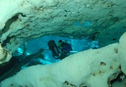 Window to the cavern. Camera nikon d-200. Taken at Ginnie... by Ray Eccleston 